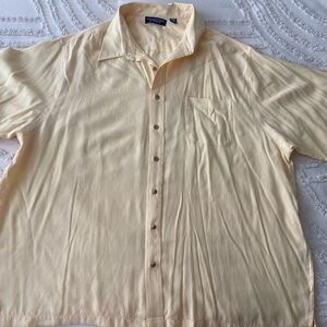 Roundtree & Yorke Men's Cream Button-Down Shirt